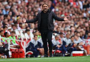 上半场罚下一人+全场让对手0射正 利兹联是03-04赛季以来英超首队 - 24直播网